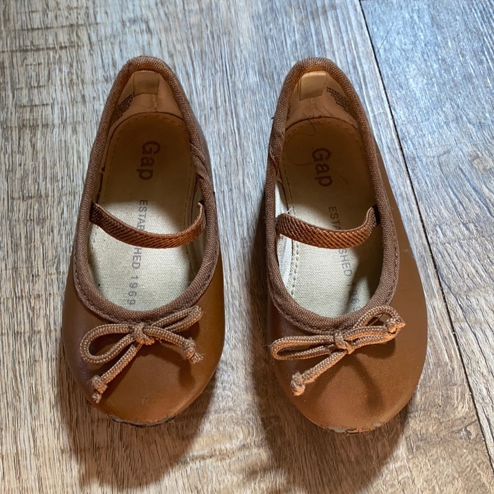gap brown cute shoes size 5